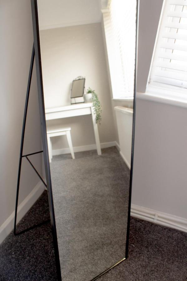 Cosy 3Bed Bungalow In West Kirby, Free Parking Frankby Екстер'єр фото